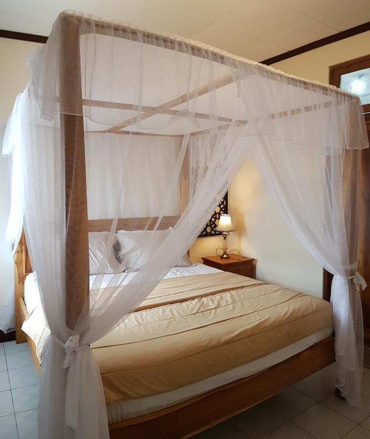 Joglo Villa Bali Penatih Exterior photo
